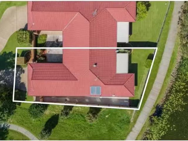 New 1/76 Riversdale Boulevard, BANORA POINT Townhouse for rent.