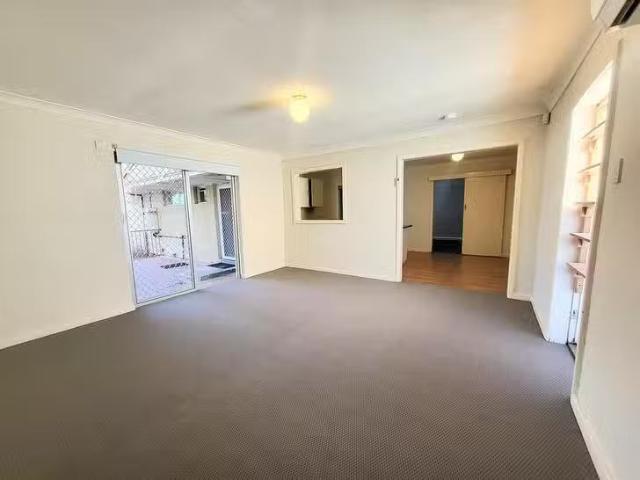Unique 179 Third Avenue, Kelmscott, WA 6111
