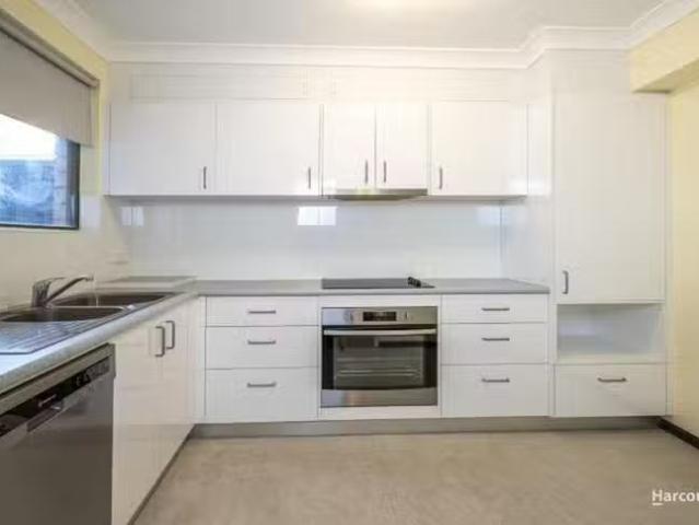 Deal! 17/9 13 Surrey Street, Minto, NSW 2566