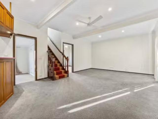 Cozy 172 Humffray Street North, Ballarat East VIC 3350 House.