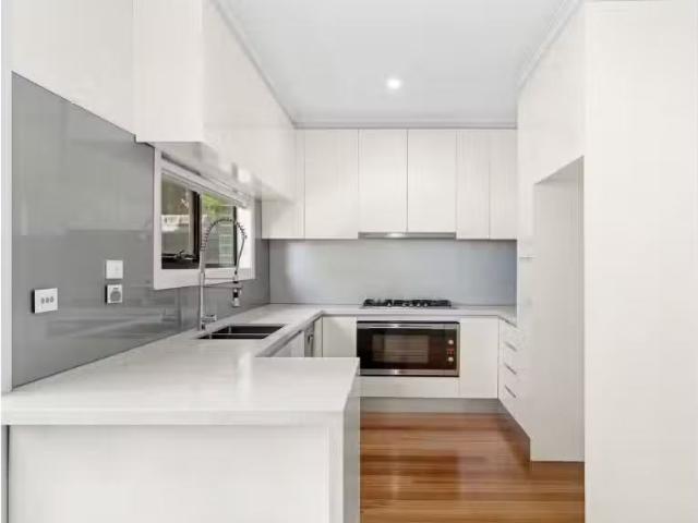 Deal! 17 Cygnet Avenue, Templestowe Lower Townhouse for rent.