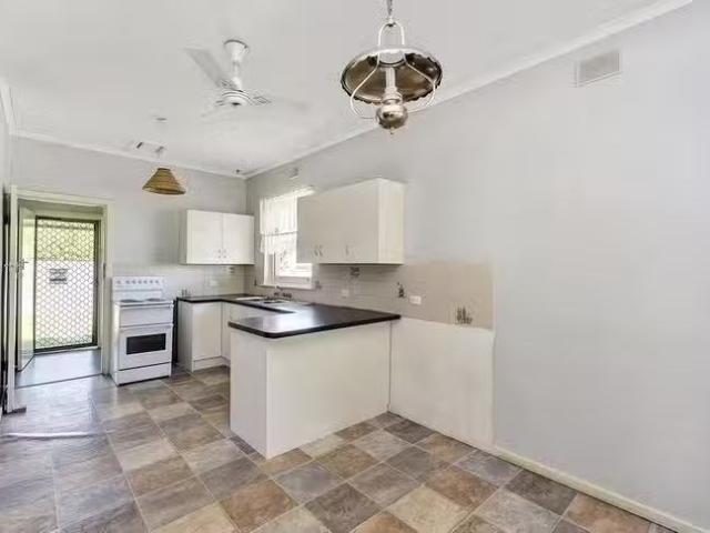 Just in! 17 Glen Avon Terrace, Ridgehaven, SA 5097