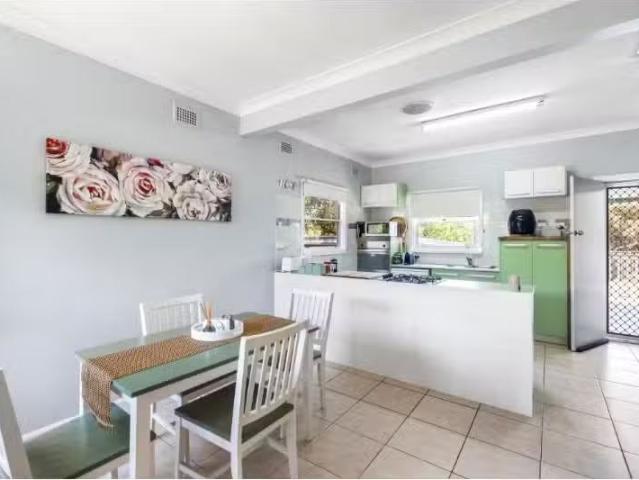 Charming 17 Erwin Street, TAMWORTH House for rent Listed by E.