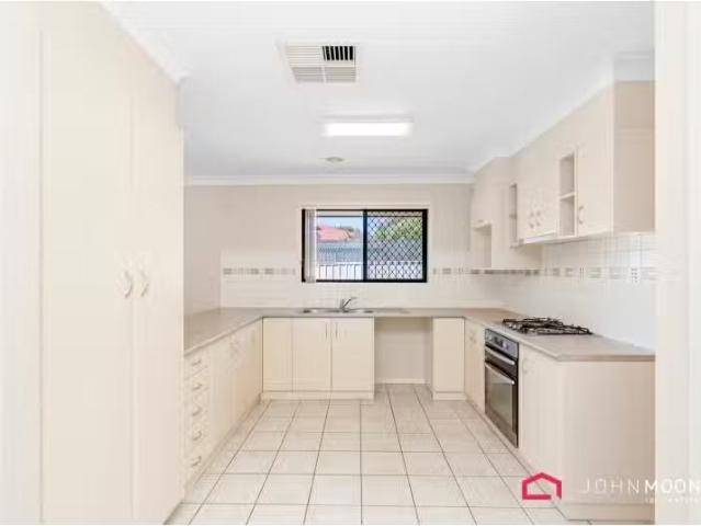Nice 17 Kimba Drive, Glenfield Park House for rent Listed by.