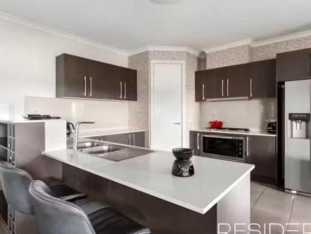 Charming 17 Jellis Avenue, South Morang VIC 3752
