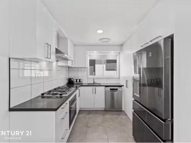 Nice 17 Spumante Close, Eschol Park House for rent Listed by.