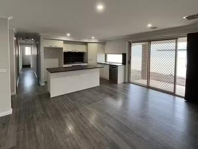 Rental! 17 Paperbark Court, Broadford, VIC 3658