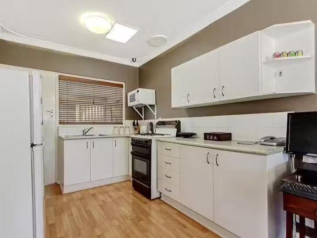 Deal! 17A Dean Road, Bateman, WA 6150