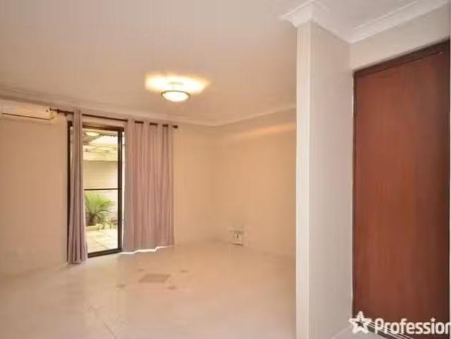 Cozy 17C Berwick Street, Victoria Park, WA 6100