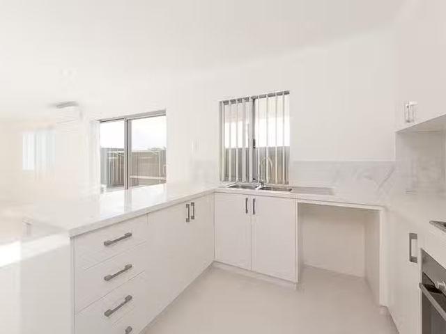 Charming 18/7 Bellier Place, Hamilton Hill, WA 6163
