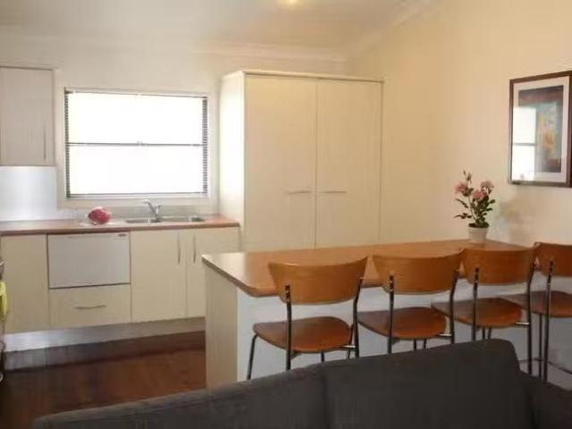 Charming 1/80 Racecourse Road, Ascot, QLD 4007
