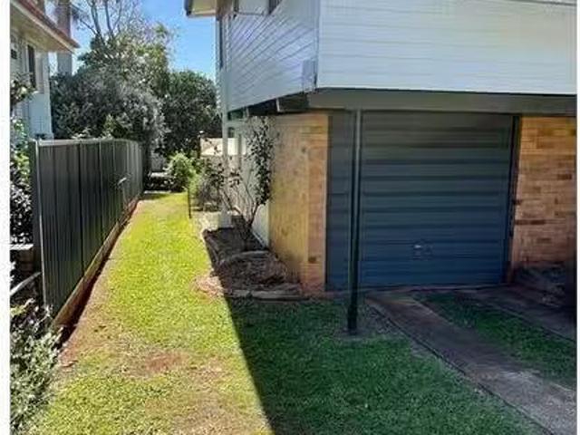 Nice 18 Barbara Street, Manly West, QLD 4179