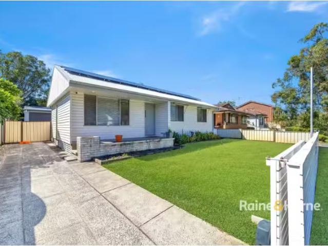 Deal! 18 Glenn Street, UMINA BEACH House for rent Listed by S.