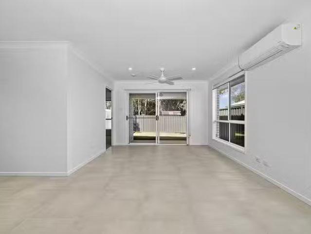 Unique 1/8 Guardsman Grove, Lochinvar, NSW 2320