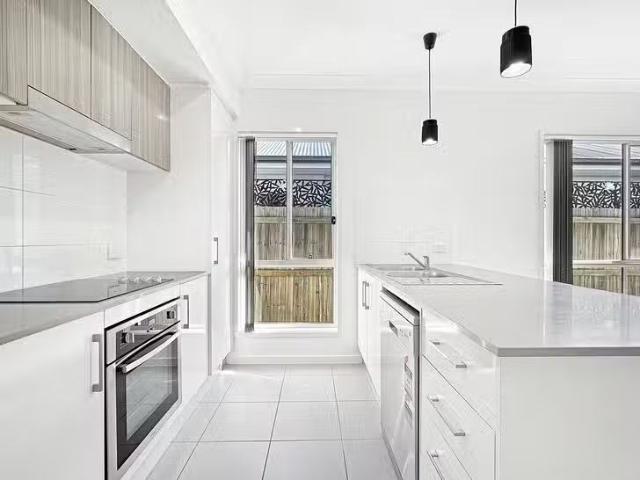 Cozy 18 Kerang Street, Coomera, QLD 4209