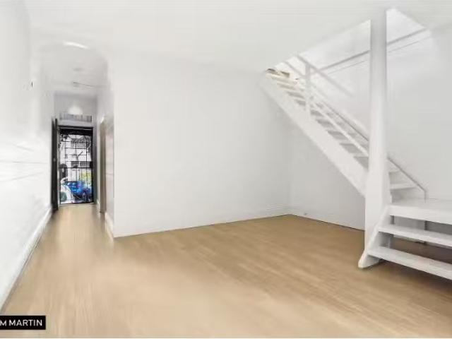 Nice 18 Hansard Street, Zetland House for rent Listed by Jona.