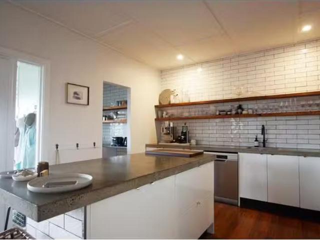 Cozy 18 High Street, WOOLGOOLGA House for rent Listed by Nico.