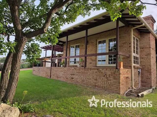 Nice 1/8 Mansfield Street, South Bunbury, WA 6230