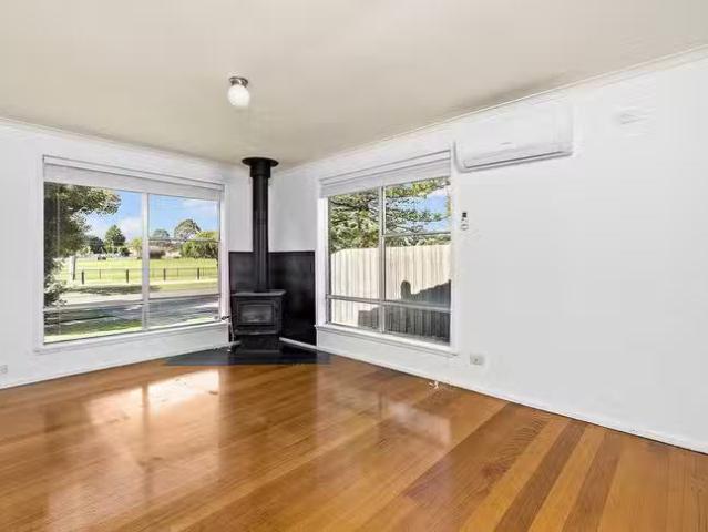 Rental! 18 Mulberry Crescent, Frankston North, VIC 3200