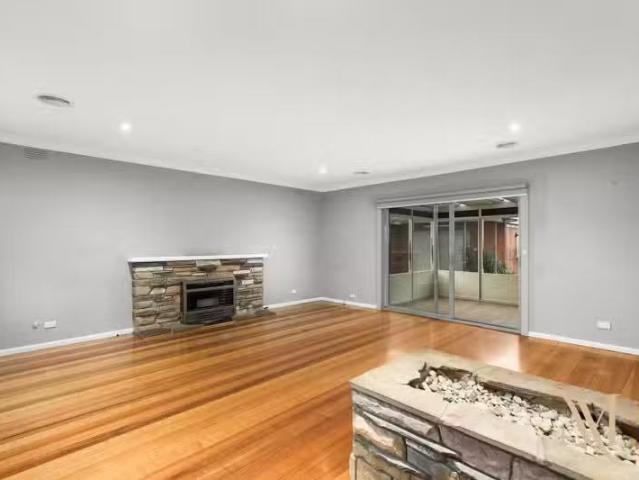 Rental! 18 Nicholas Grove, Heatherton VIC 3202