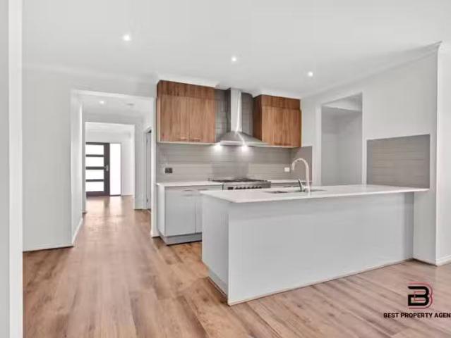 Nice 18 Snicket Crescent, Officer VIC 3809