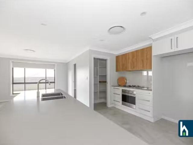 Charming 18 Parish Avenue, Gunnedah House for rent Listed by.
