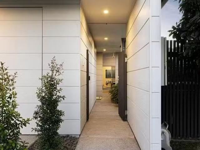 Unique 18 Waterway Drive, Birtinya, QLD 4575