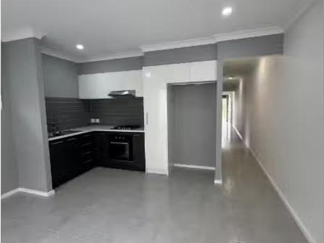 New 18a Ellipse Circuit, CHISHOLM House for rent Listed by Ky.