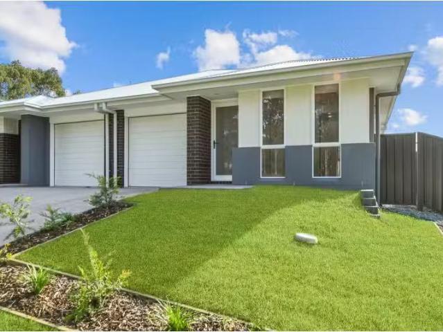 Just in! 18A & 18B Oxspring Road, Farley Townhouse for rent L.