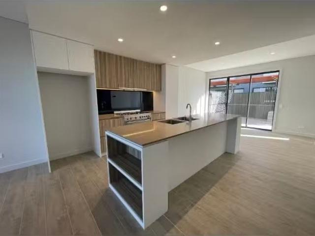 Nice 194 Macdonald Road, Edmondson Park Townhouse for rent Li.