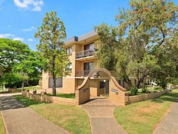 Just in! 1/90 Mowbray Terrace, EAST BRISBANE, QLD 4169 Apart.