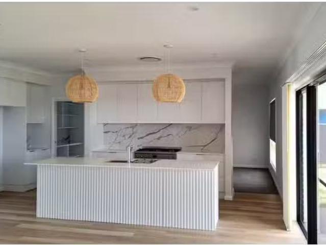 Nice 19 Ayrshire Crescent, TAMWORTH House for rent Listed by.