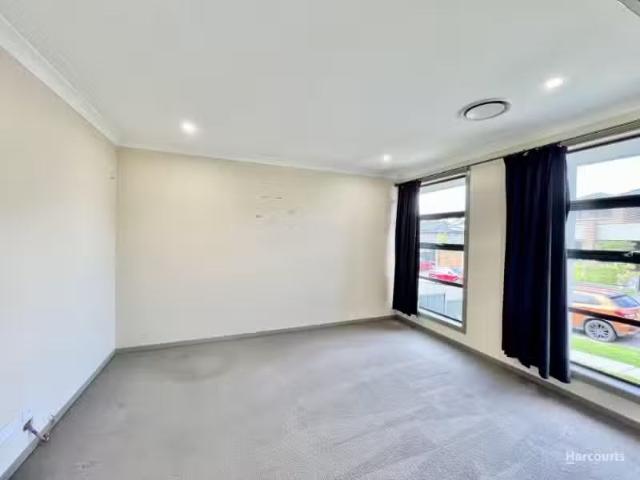 Unique 19 Bewhouse Street, Leppington House for rent Listed b.