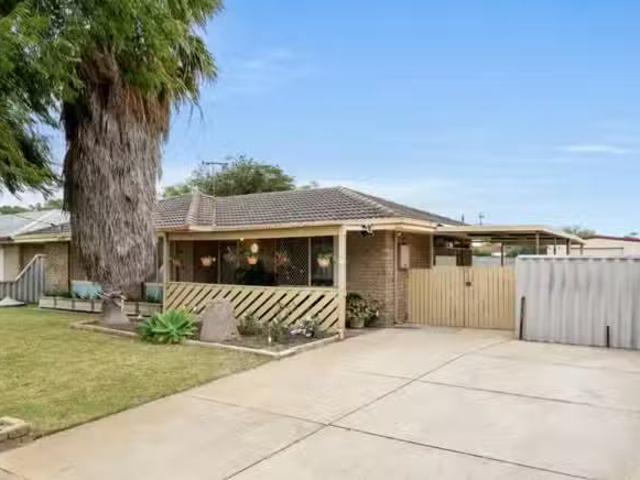 Deal! 19 Lakemba Way, Waikiki, WA 6169