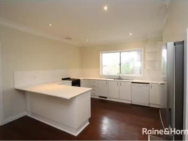 Cozy 19 Lewins Street, BATHURST House for rent Listed by Rent.
