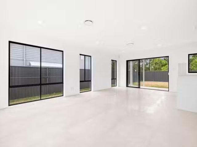 Cozy 19 Standley Place, Spring Mountain, QLD 4300
