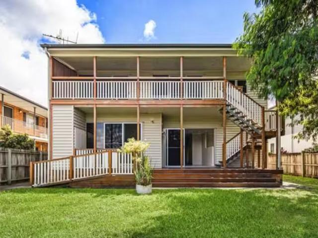 Nice 19 Raceview Avenue, Hendra QLD 4011