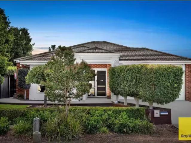 Cheap 19 Tropic Circuit, POINT COOK House for rent Listed by.