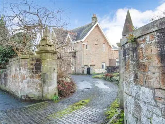 Nice 1 BA 4 bedroom apartment for rent in 2B Cranston Lodge, C.