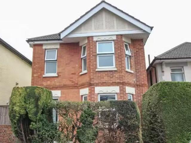 Unique 1 BA 4 bedroom detached house for rent in Ripon Road, B.