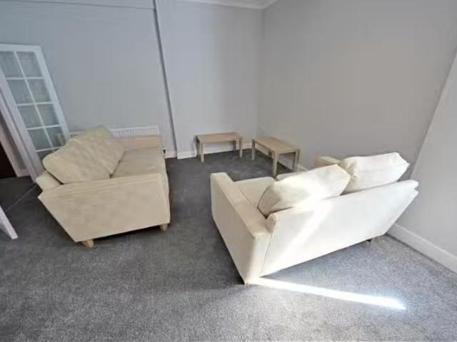 Just in! 1 BA 4 bedroom flat for rent in Wimborne Road, Winton.