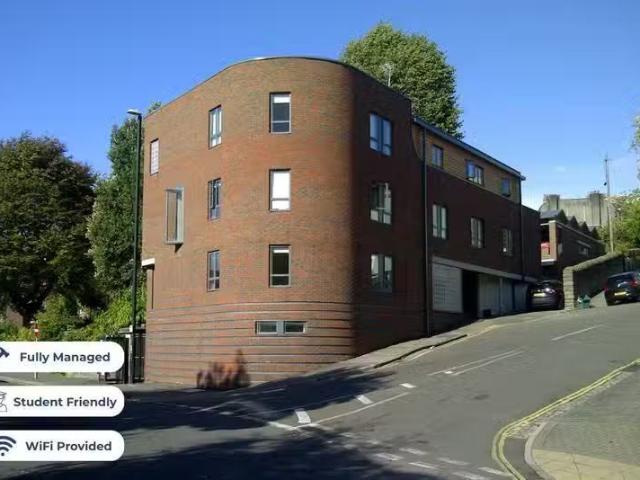 Rental! 1 BA 4 bedroom flat for rent in College Green, Bristol.