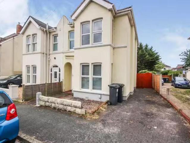 New 1 BA 4 bedroom semi detached house for rent in Charminster.