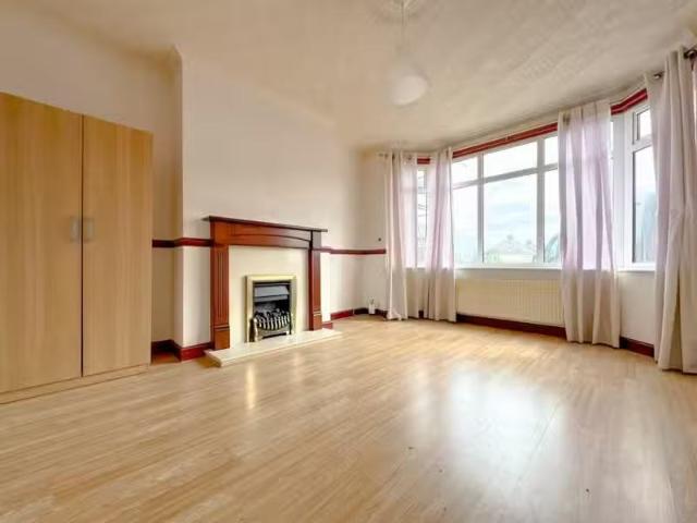 Just in! 1 BA 4 bedroom terraced house for rent in Durban Road.