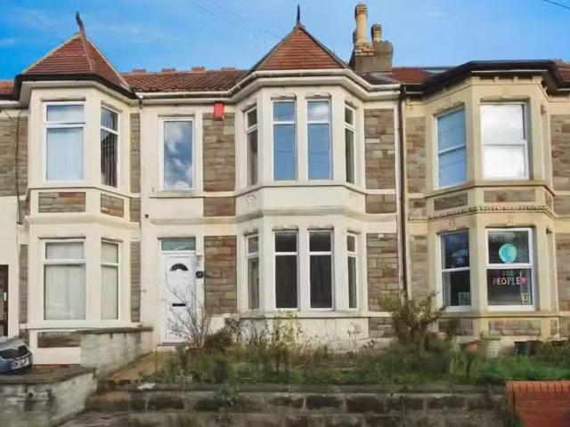 Cozy 1 BA 4 bedroom terraced house for rent in Montrose Park.