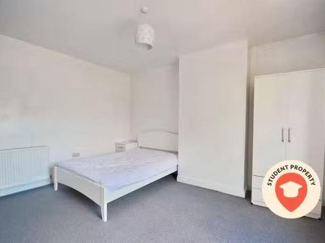 Nice 1 BA 4 bedroom terraced house for rent in Muller Road, Ea.