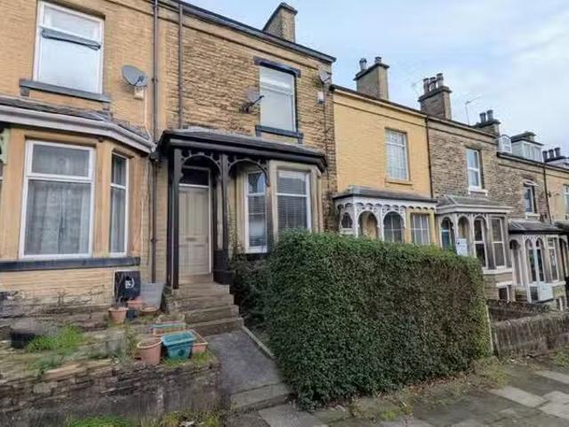 Cozy 1 BA 4 bedroom terraced house for rent in Selborne Terrac.