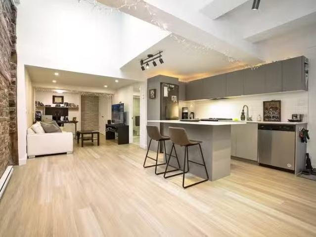 Just in! 1 BA 1 Bedroom 1904 Rue Centre