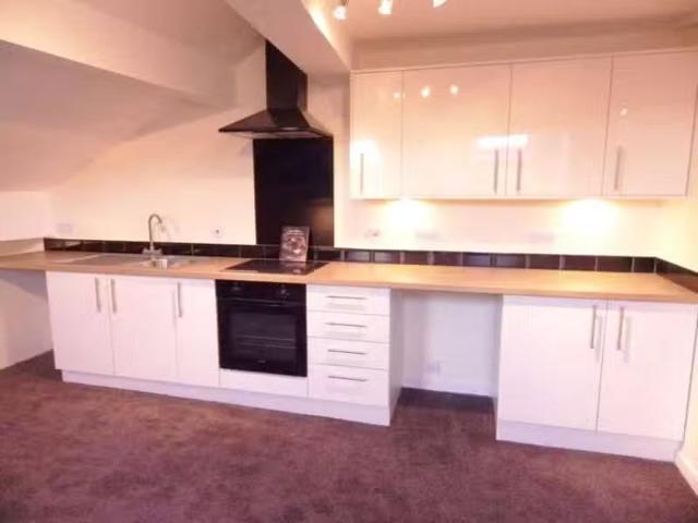 Cheap 1 BA 1 bedroom apartment for rent in Bank Street, Rawten.