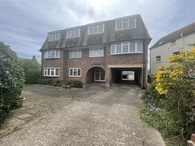 Cheap 1 BA 1 bedroom apartment for rent in Claremont Road, BN25